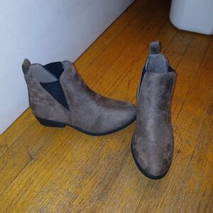 Size 6 angel swad brown boots